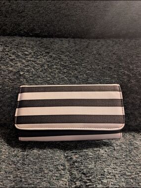 Kut From The Kloth Black and White Trifold Wallet